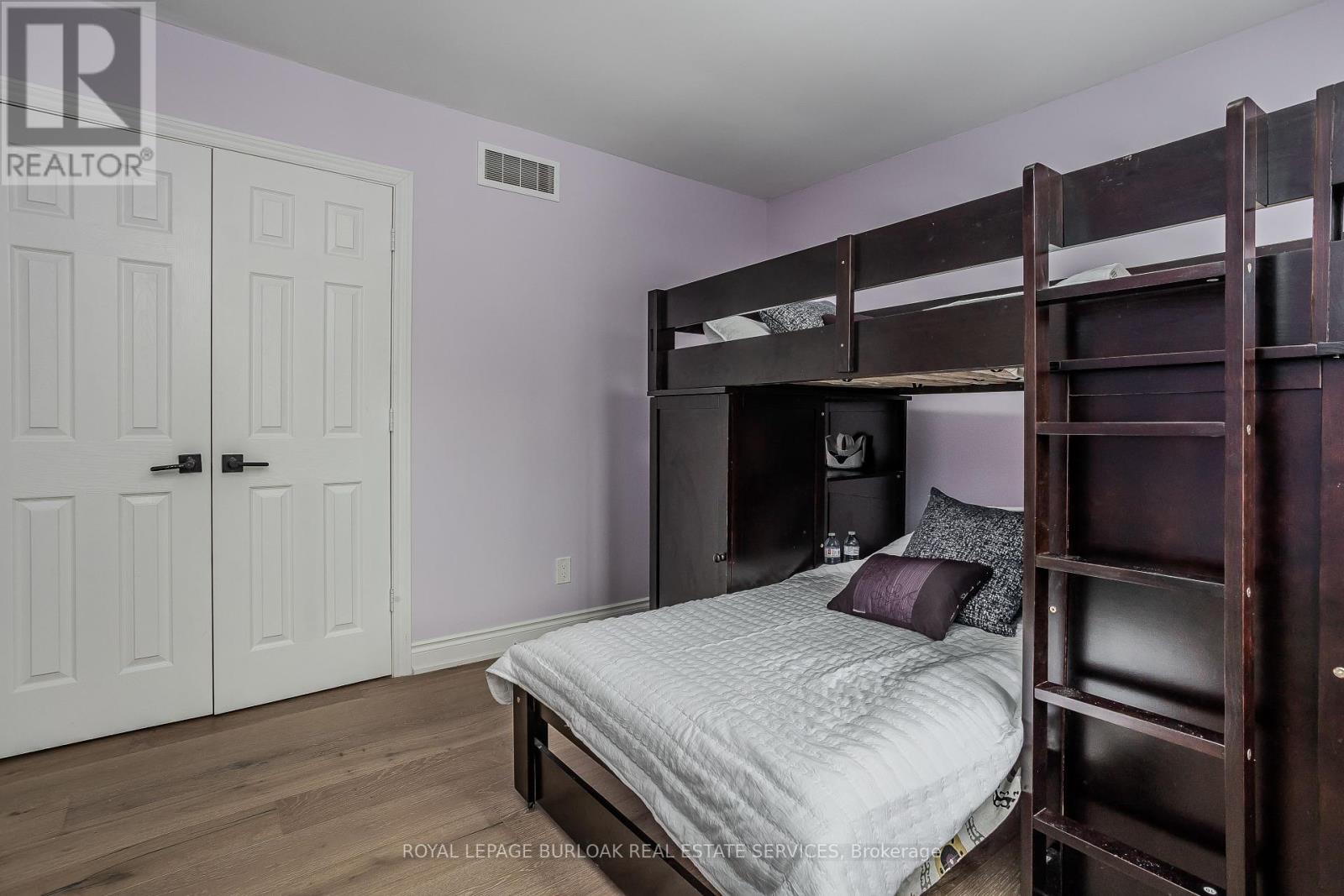 Photo 37 of 10 Karendale Crescent, Hamilton ON