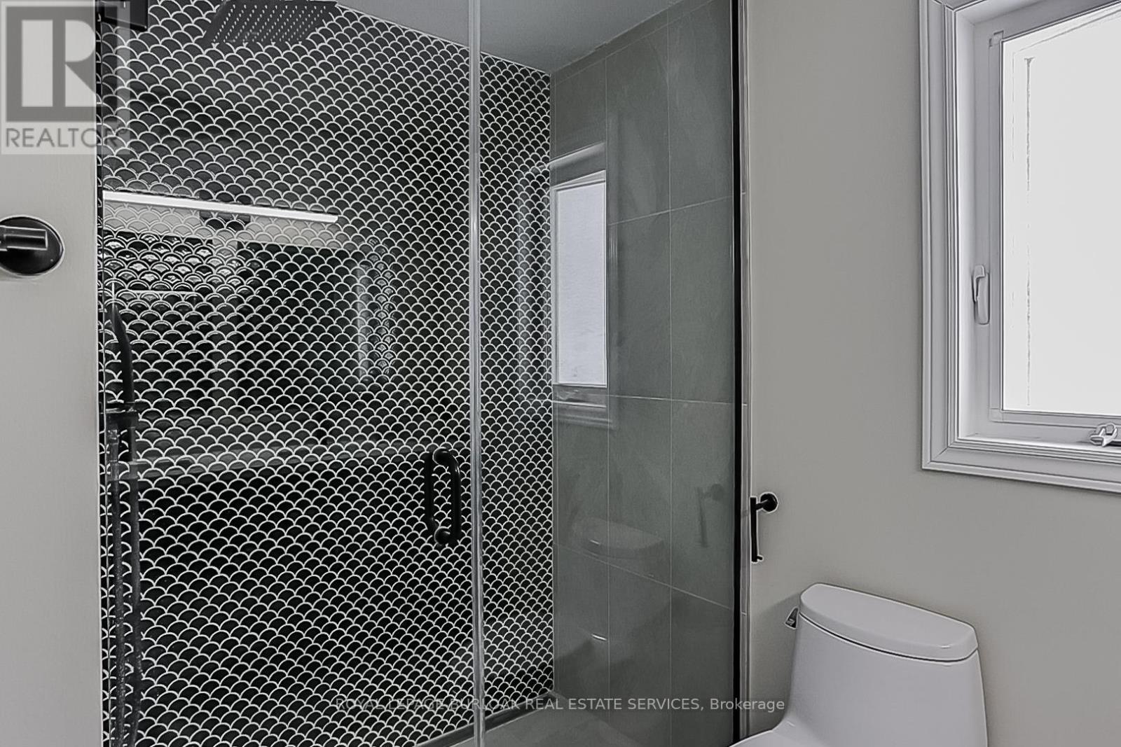 Photo 39 of 10 Karendale Crescent, Hamilton ON