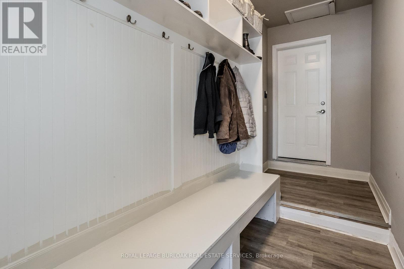 Photo 40 of 10 Karendale Crescent, Hamilton ON