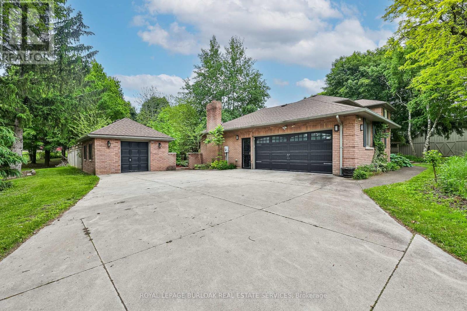Photo 44 of 10 Karendale Crescent, Hamilton ON