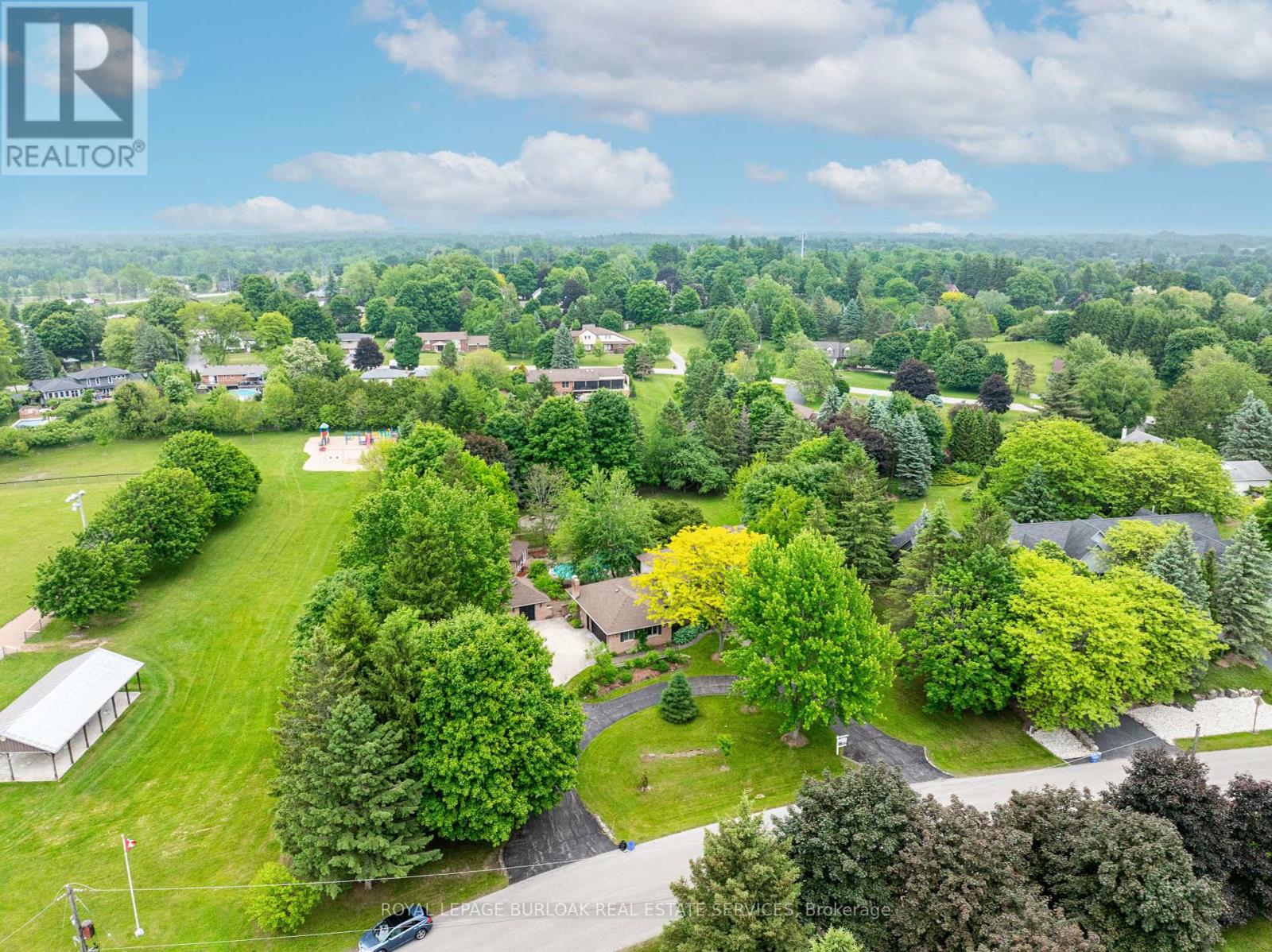 Photo 5 of 10 Karendale Crescent, Hamilton ON