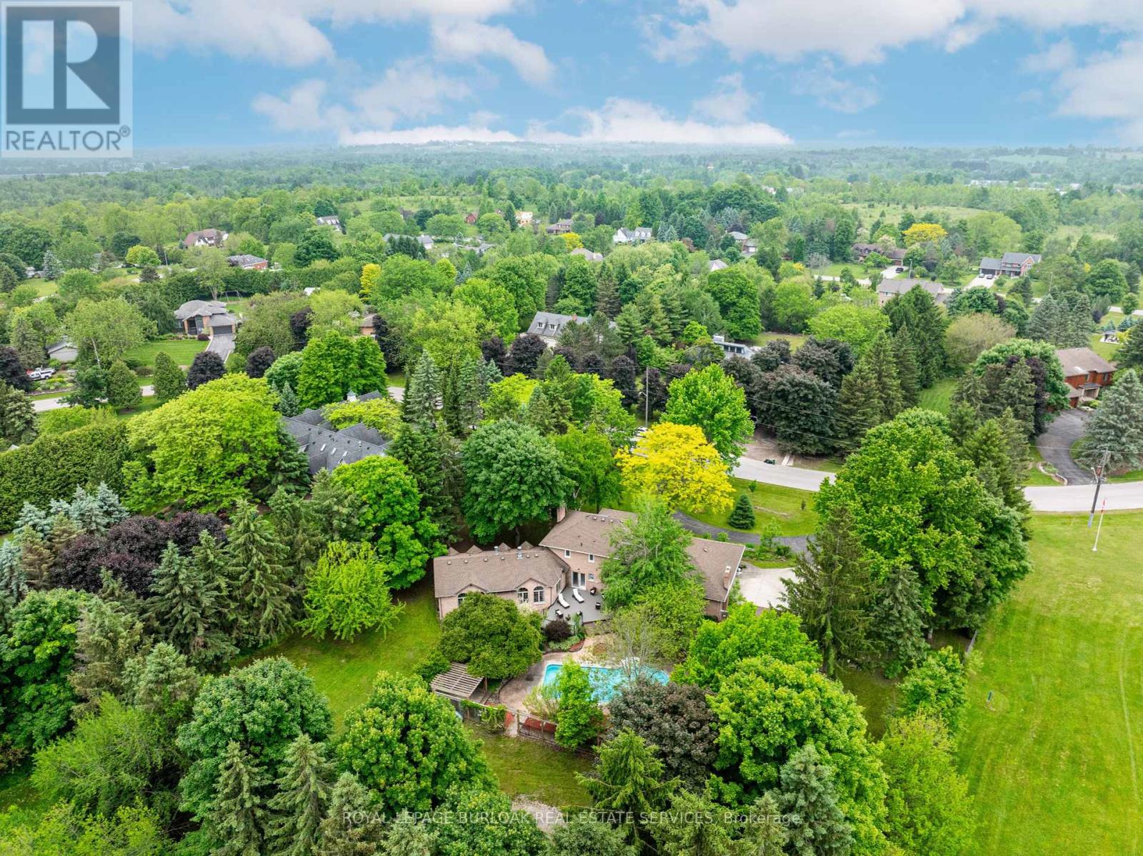 Photo 8 of 10 Karendale Crescent, Hamilton ON