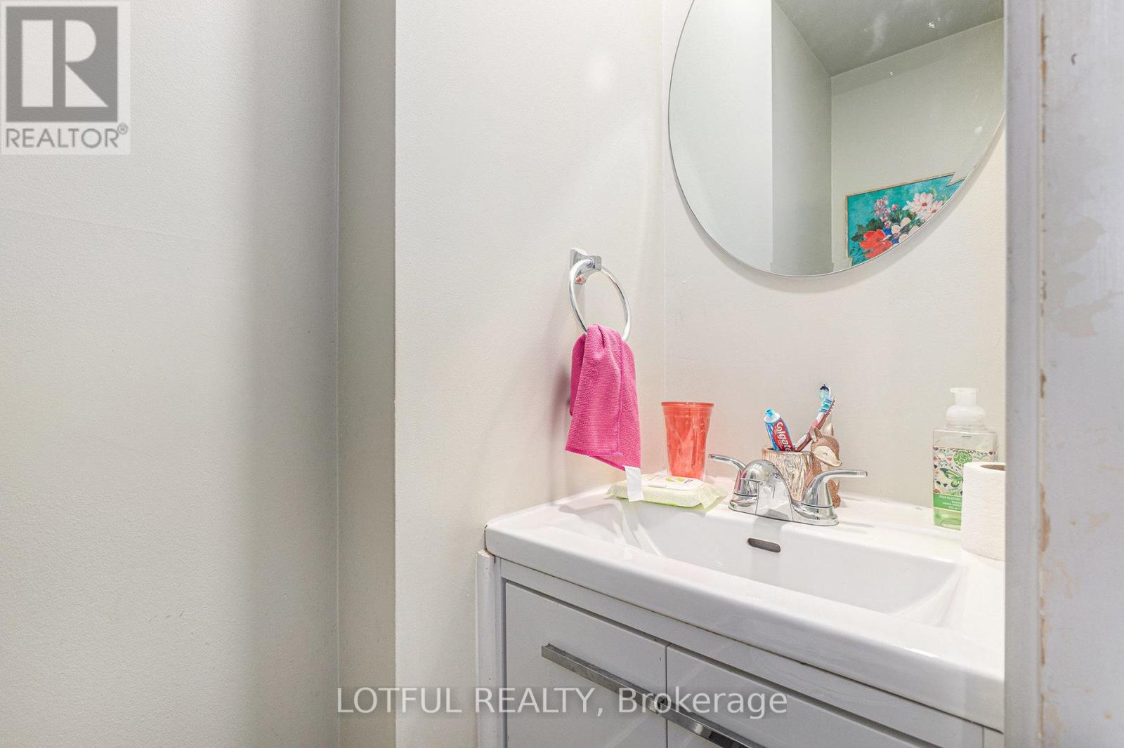 Photo 10 of 1134 Alenmede Crescent, Ottawa ON