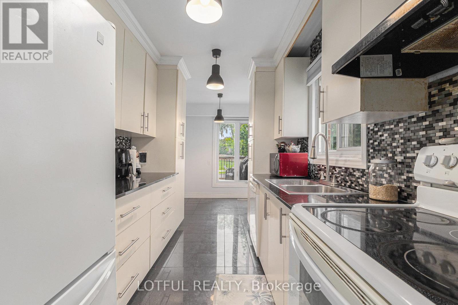 Photo 6 of 1134 Alenmede Crescent, Ottawa ON
