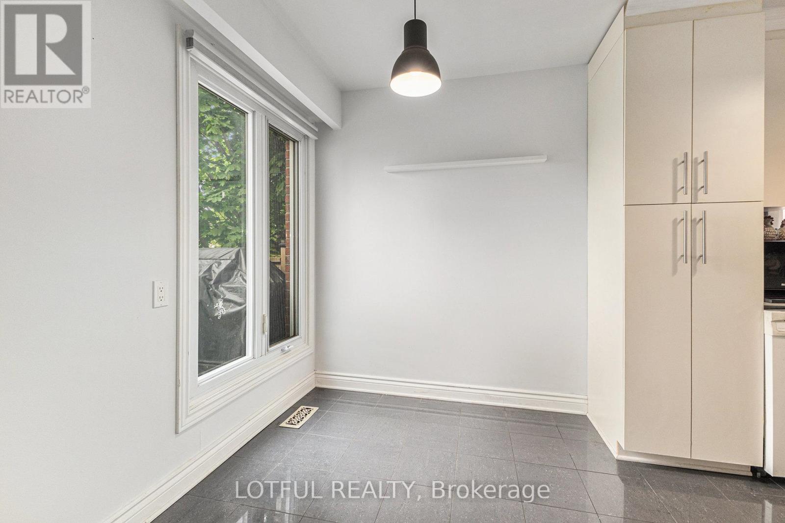 Photo 9 of 1134 Alenmede Crescent, Ottawa ON