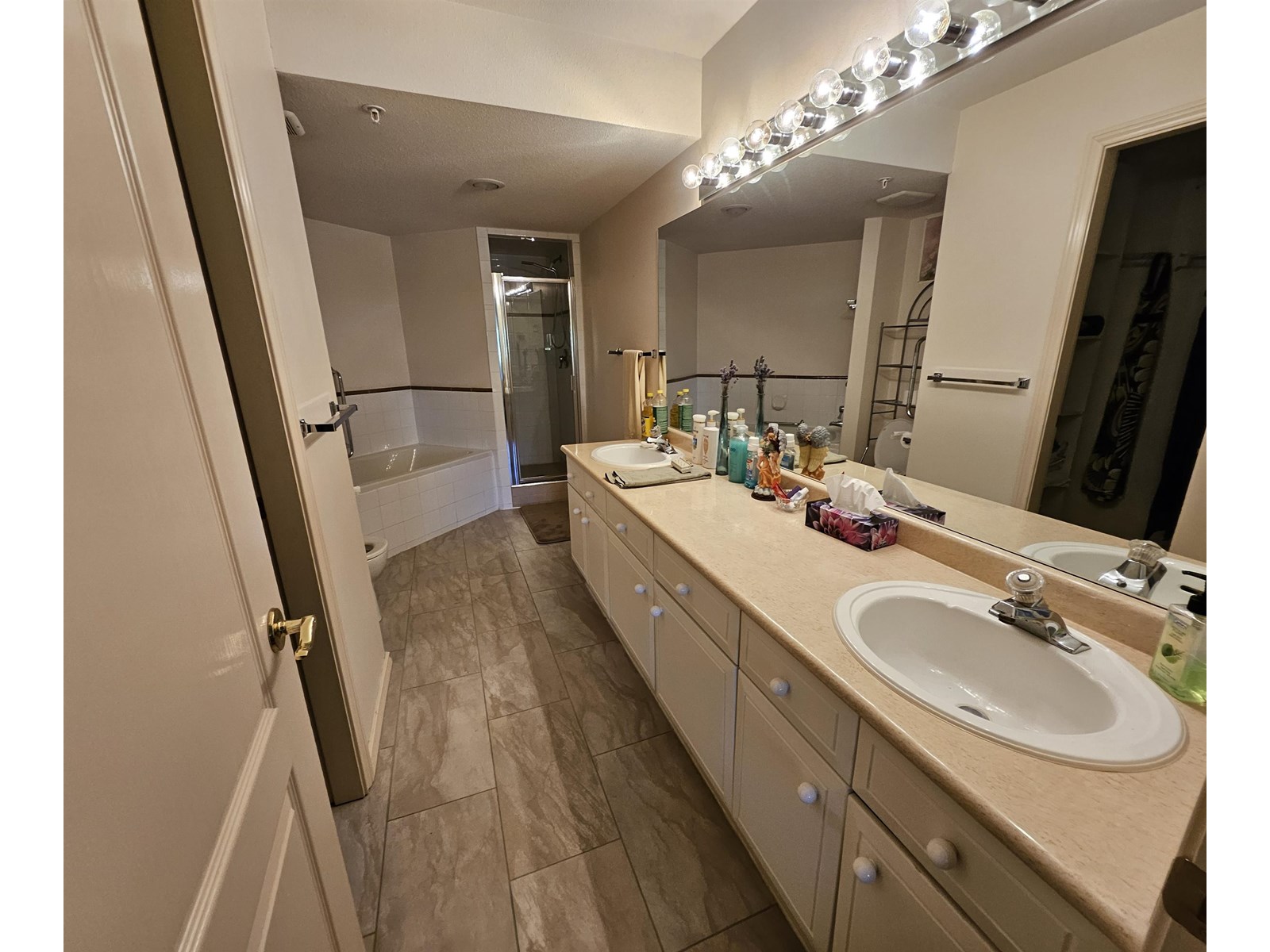 208 1440 GEORGE STREET, White Rock real estate listing R2978645