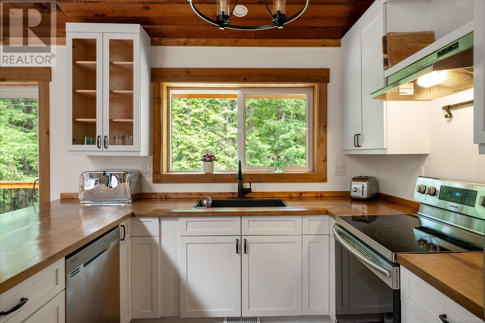 3412 Juriet Rd, Nanaimo