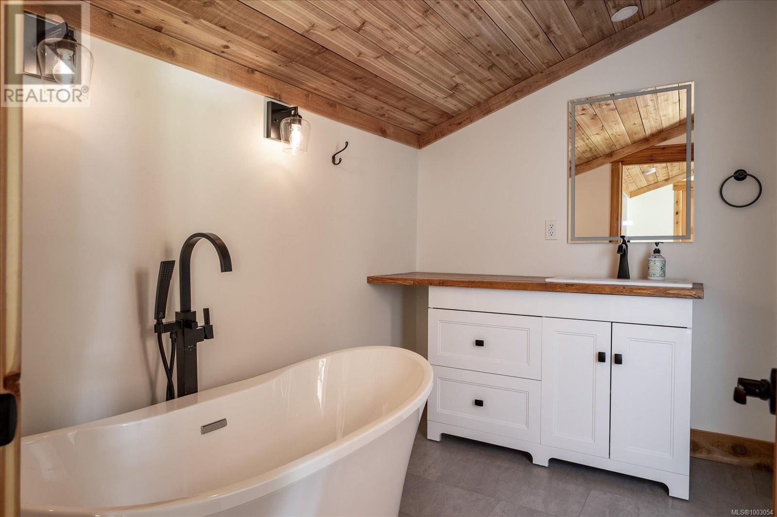 3412 Juriet Rd, Nanaimo