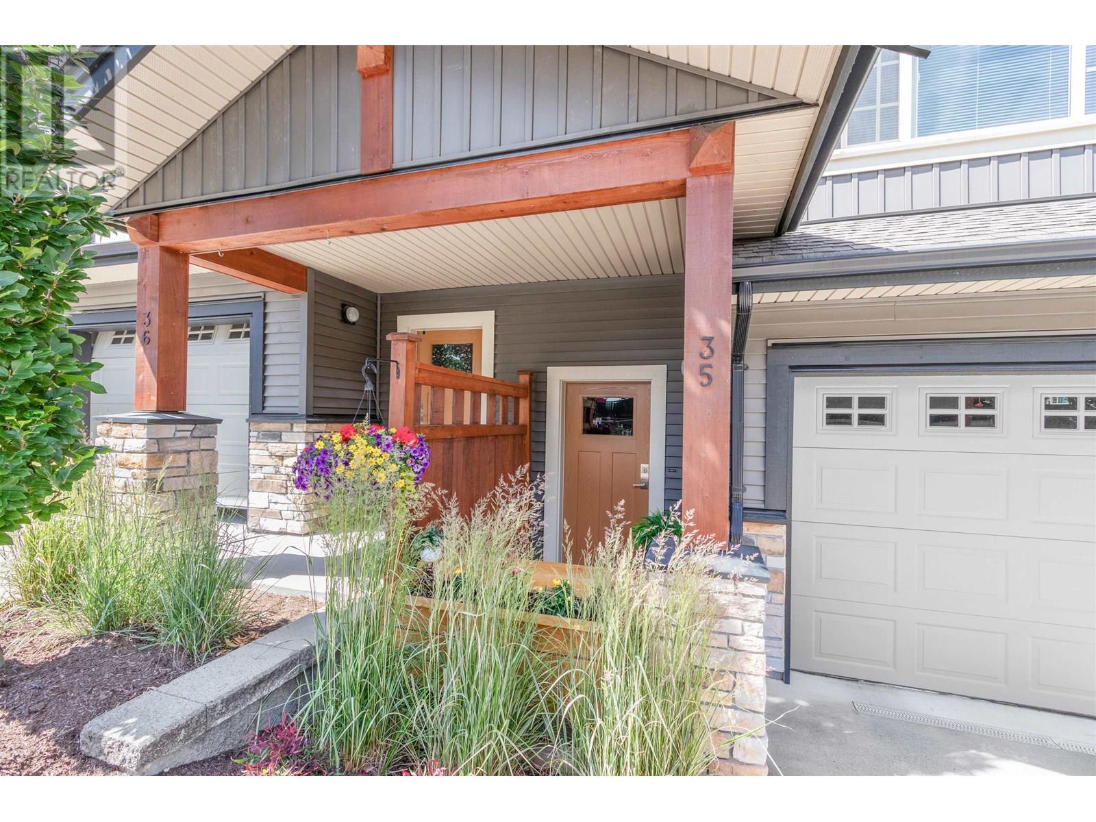 Photo 13 of 35 11305 240 Street, Maple Ridge BC