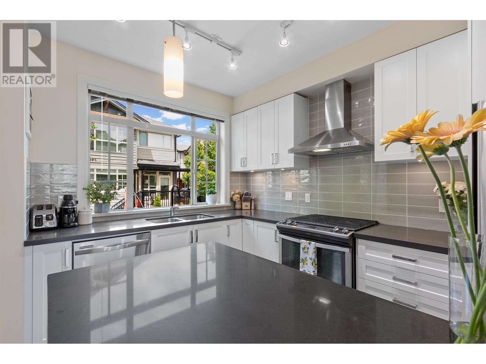 Photo 12 of 35 11305 240 Street, Maple Ridge BC
