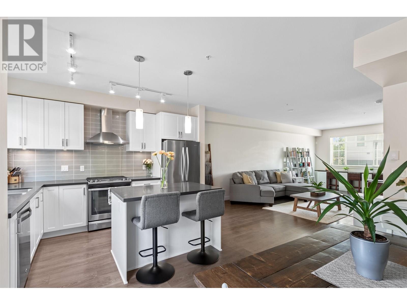 Photo 1 of 35 11305 240 Street, Maple Ridge BC