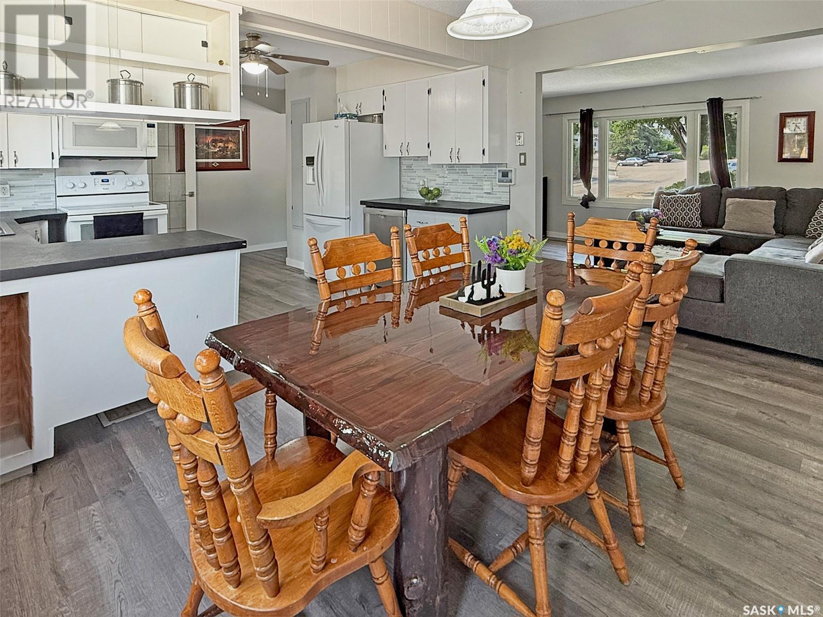 Single Family House Bungalow for Sale in  Bell STREET Swift Current 