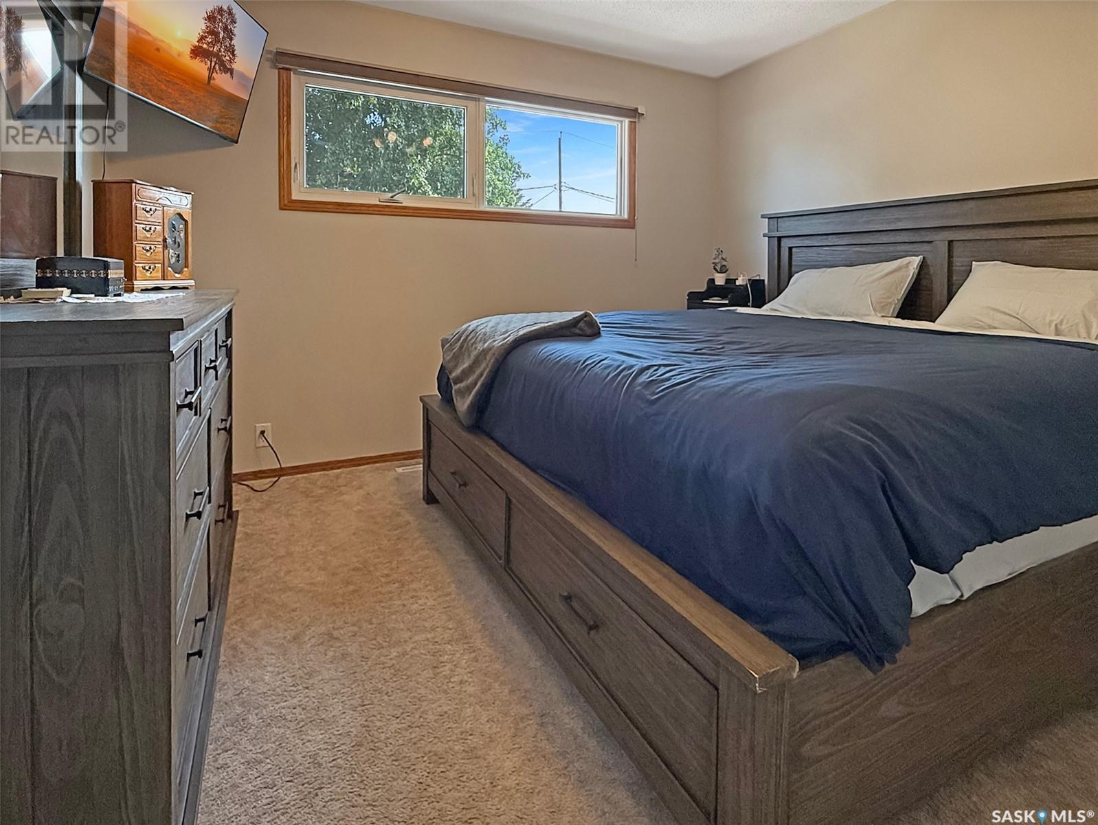 Single Family House Bungalow for Sale in  Bell STREET Swift Current 