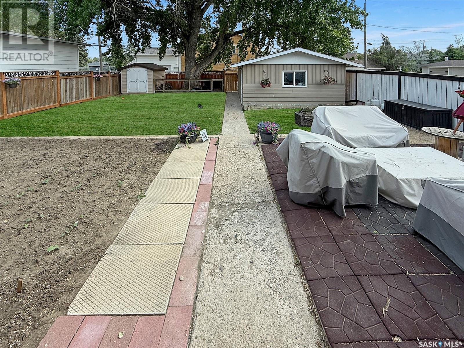 Single Family House Bungalow for Sale in  Bell STREET Swift Current 