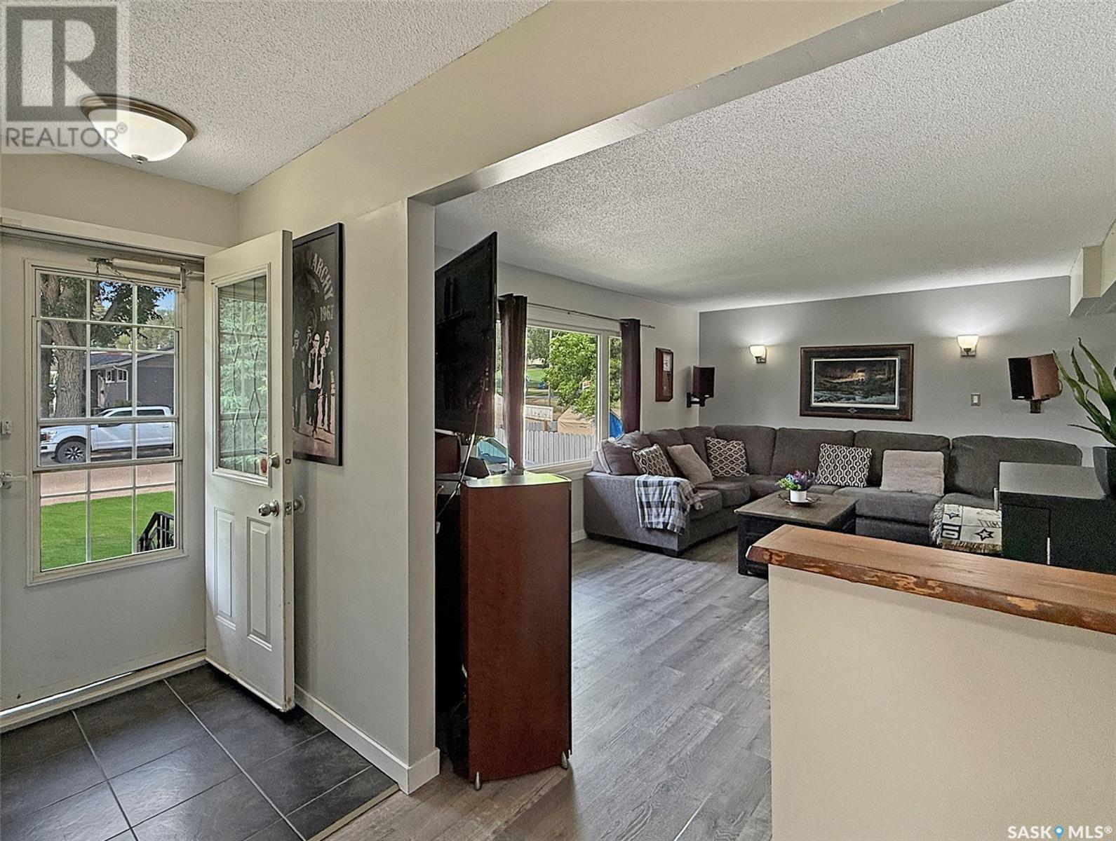 Single Family House Bungalow for Sale in  Bell STREET Swift Current 