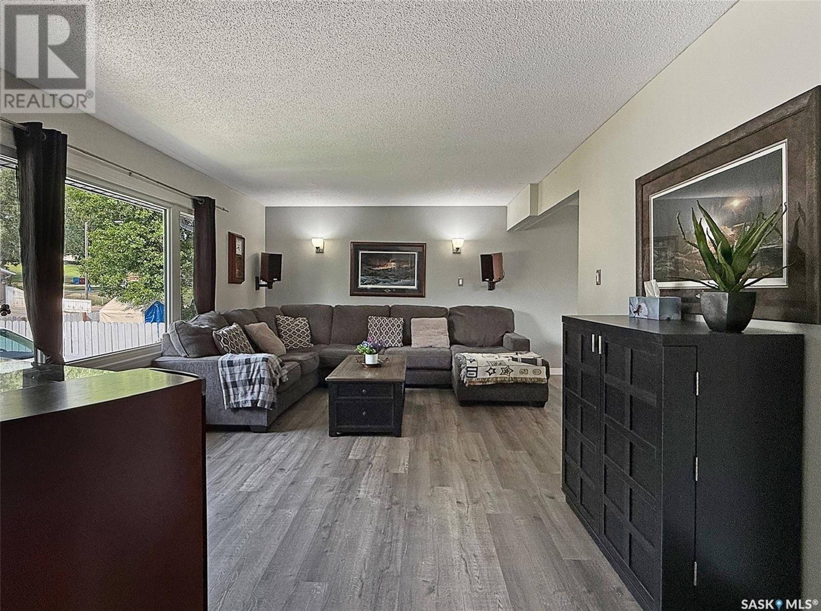 Single Family House Bungalow for Sale in  Bell STREET Swift Current 