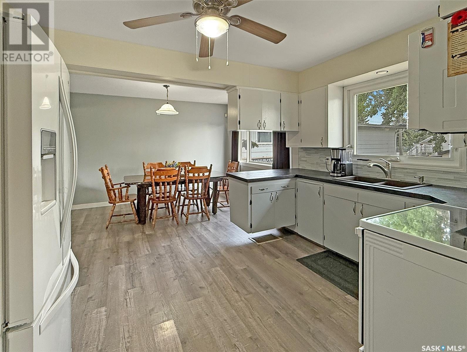 Single Family House Bungalow for Sale in  Bell STREET Swift Current 