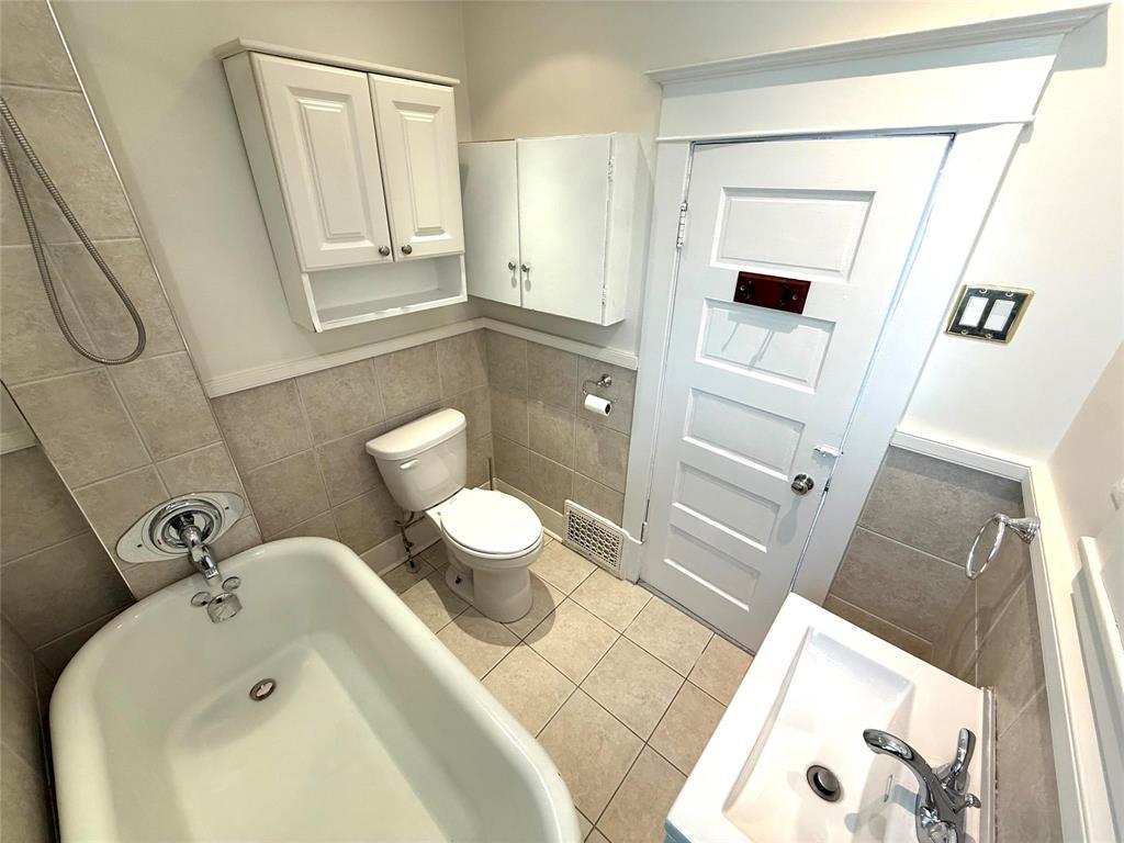 Photo 4 of 672 Machray Avenue, Winnipeg MB