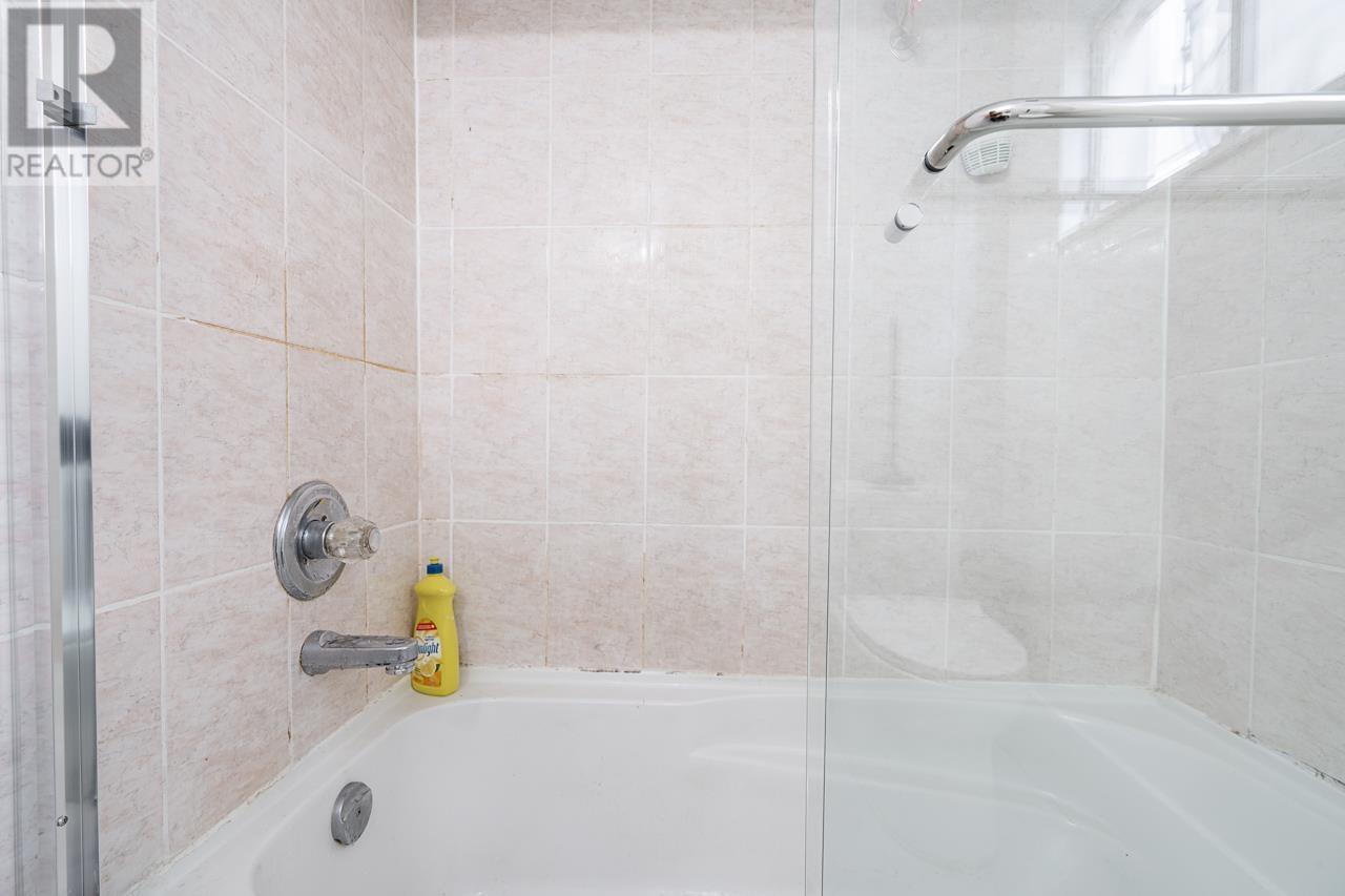Photo 4 of 882 E 63rd Avenue, Vancouver BC