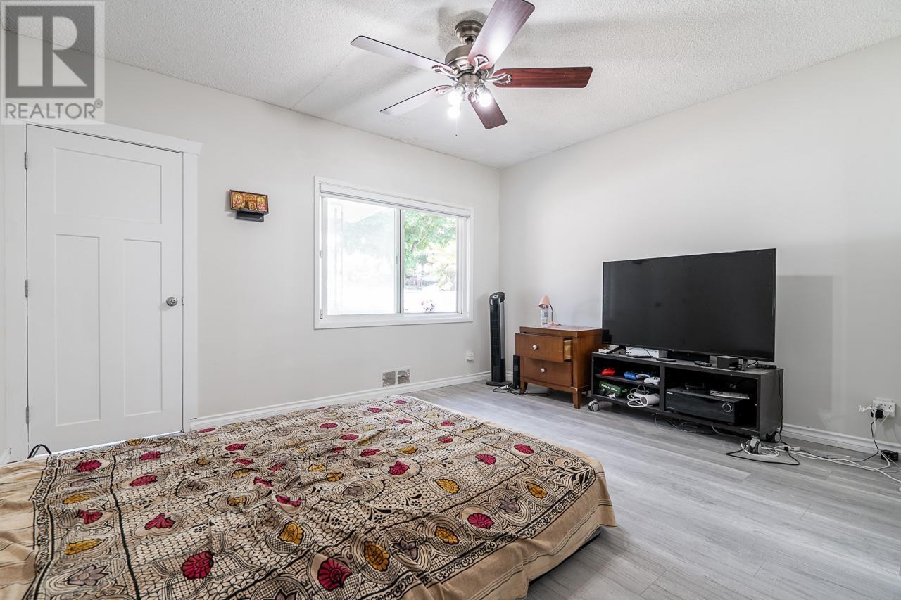 Photo 2 of 882 E 63rd Avenue, Vancouver BC