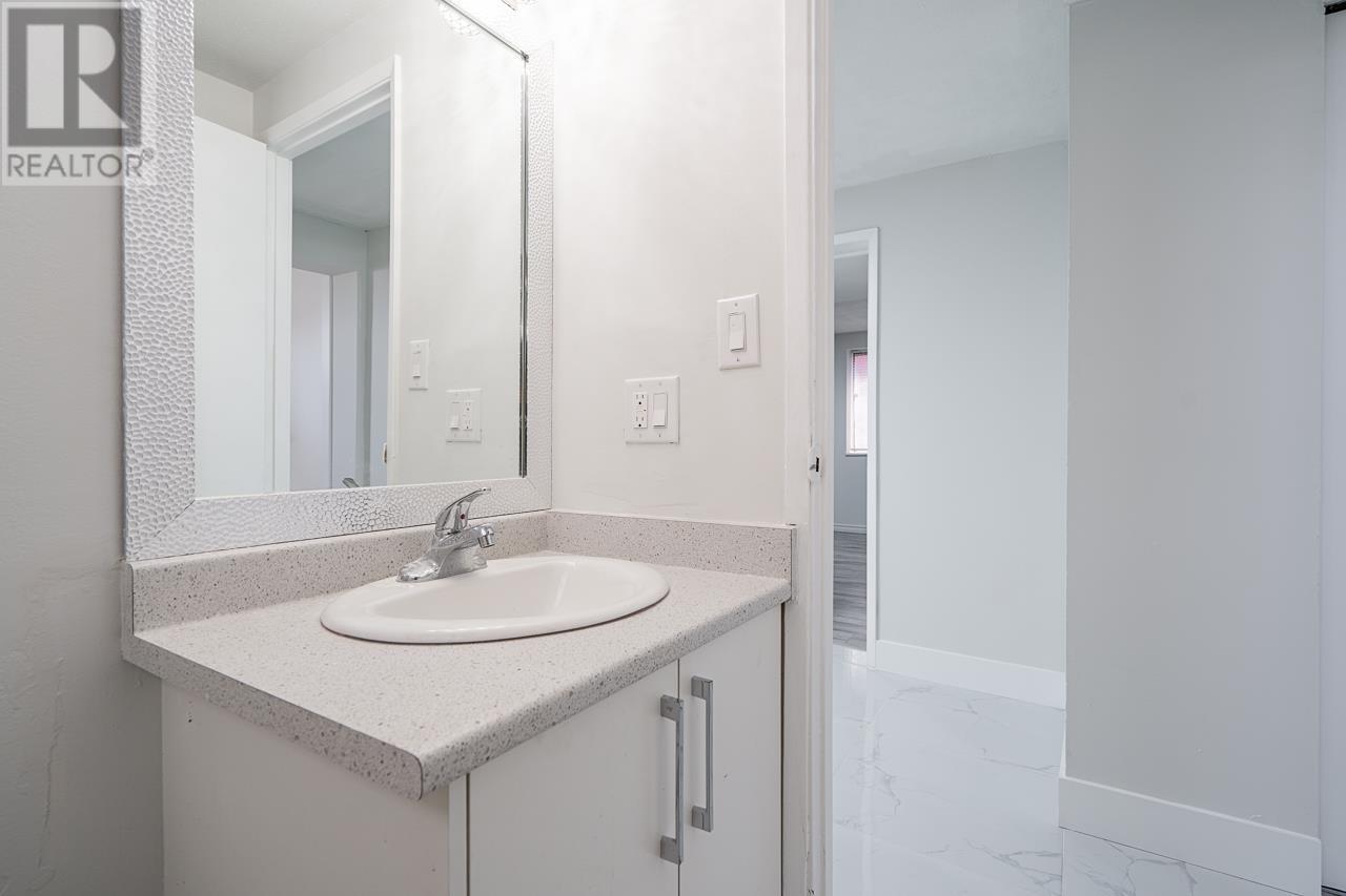 Photo 5 of 882 E 63rd Avenue, Vancouver BC