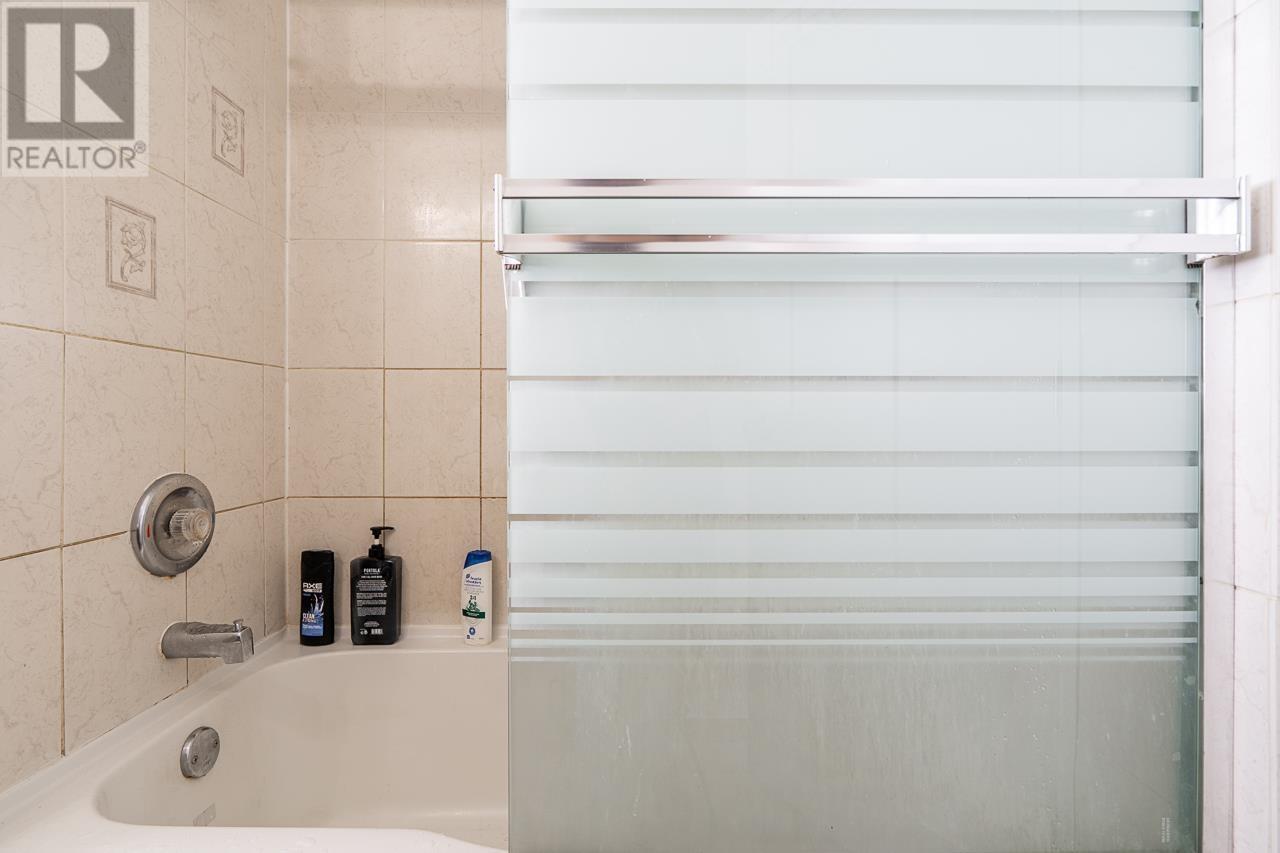 Photo 13 of 882 E 63rd Avenue, Vancouver BC
