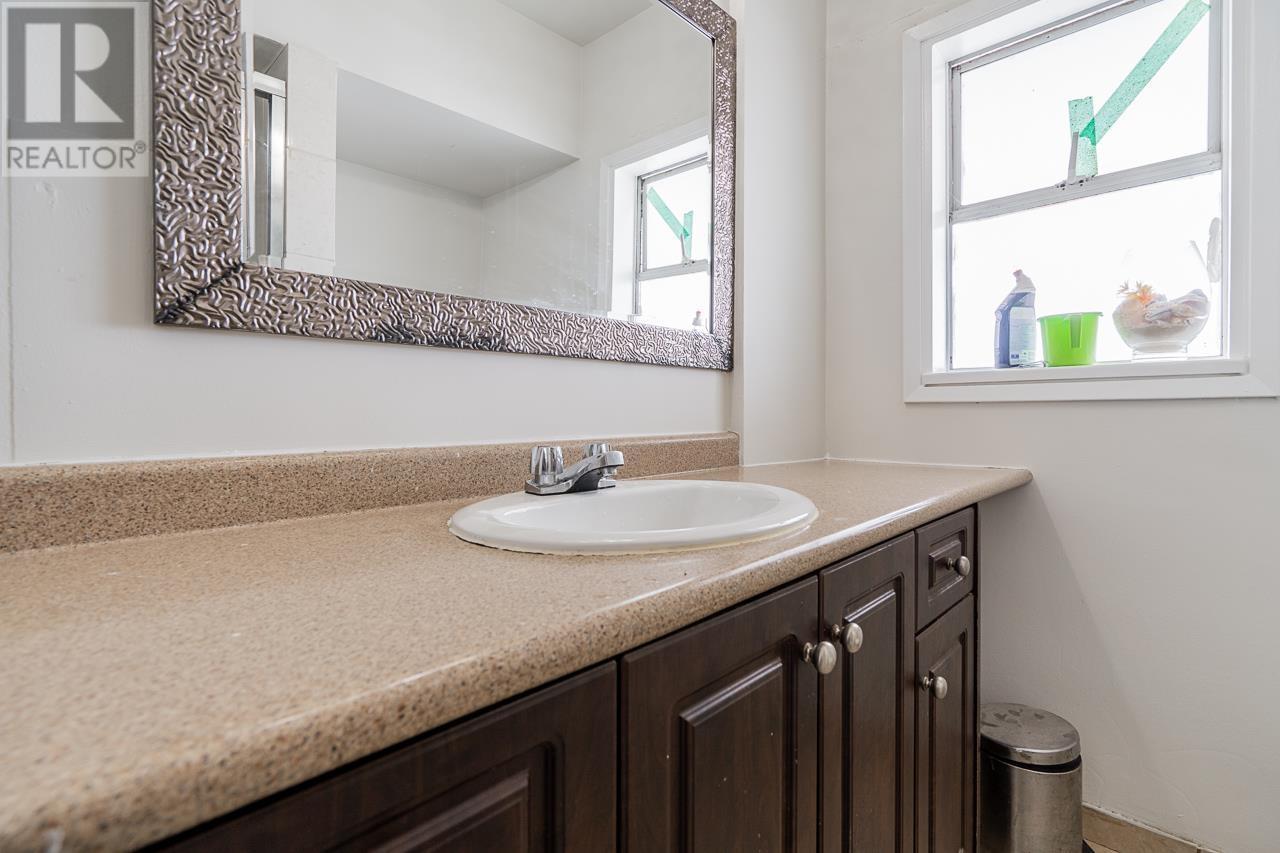 Photo 10 of 882 E 63rd Avenue, Vancouver BC