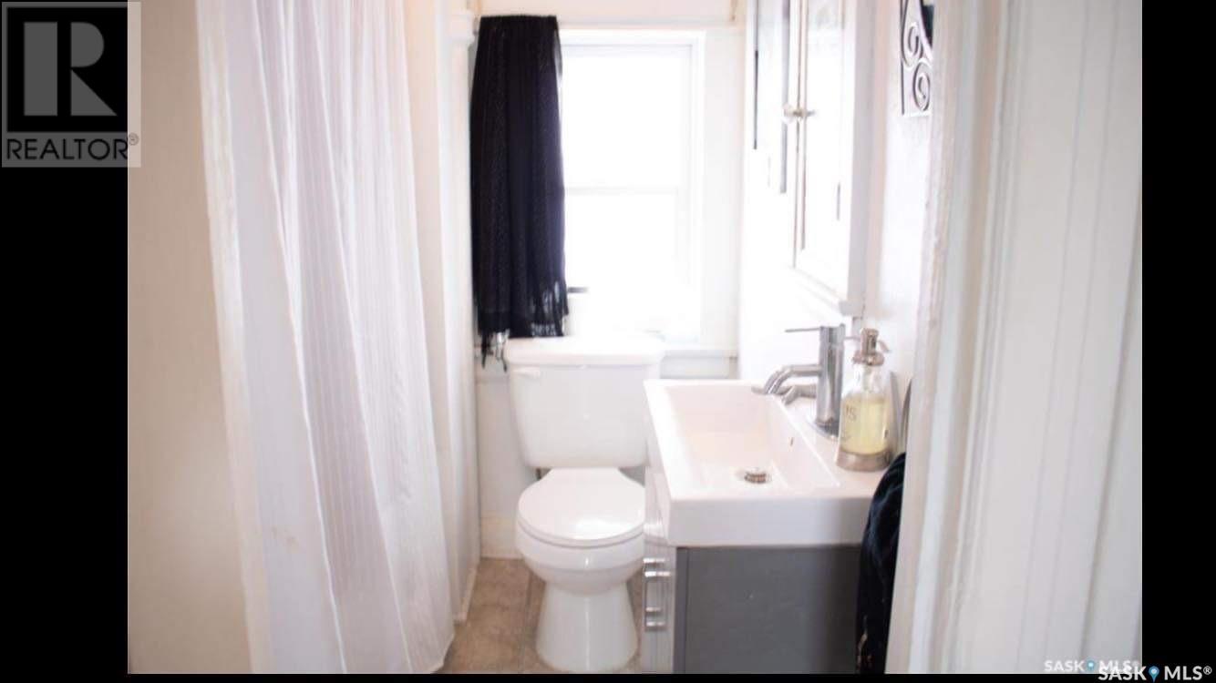 Photo 10 of 1565 Robinson Street, Regina SK