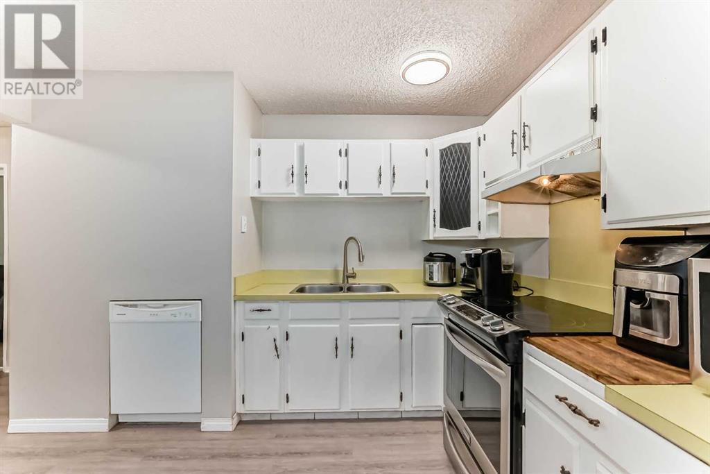 Single Family House Bi-level for Sale in  Canfield Crescent SW Canyon Meadows Calgary 