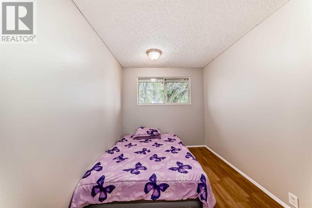 Single Family House Bi-level for Sale in  Canfield Crescent SW Canyon Meadows Calgary 
