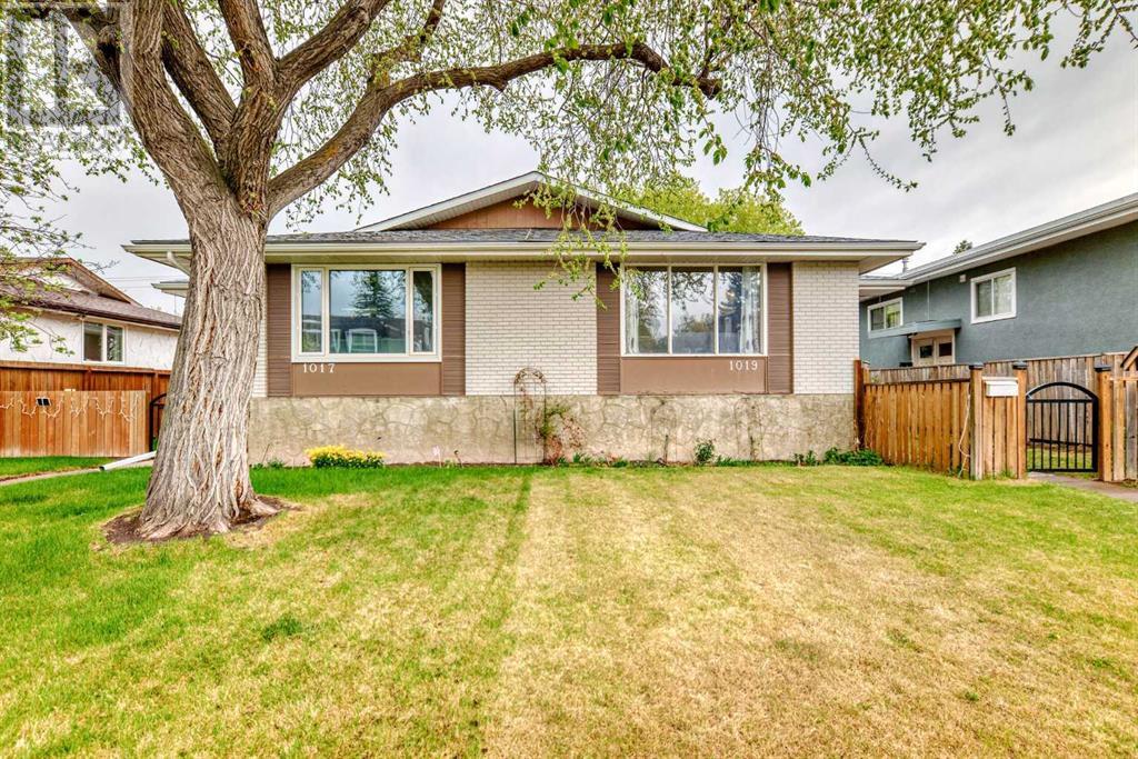 Single Family House Bi-level for Sale in  Canfield Crescent SW Canyon Meadows Calgary 