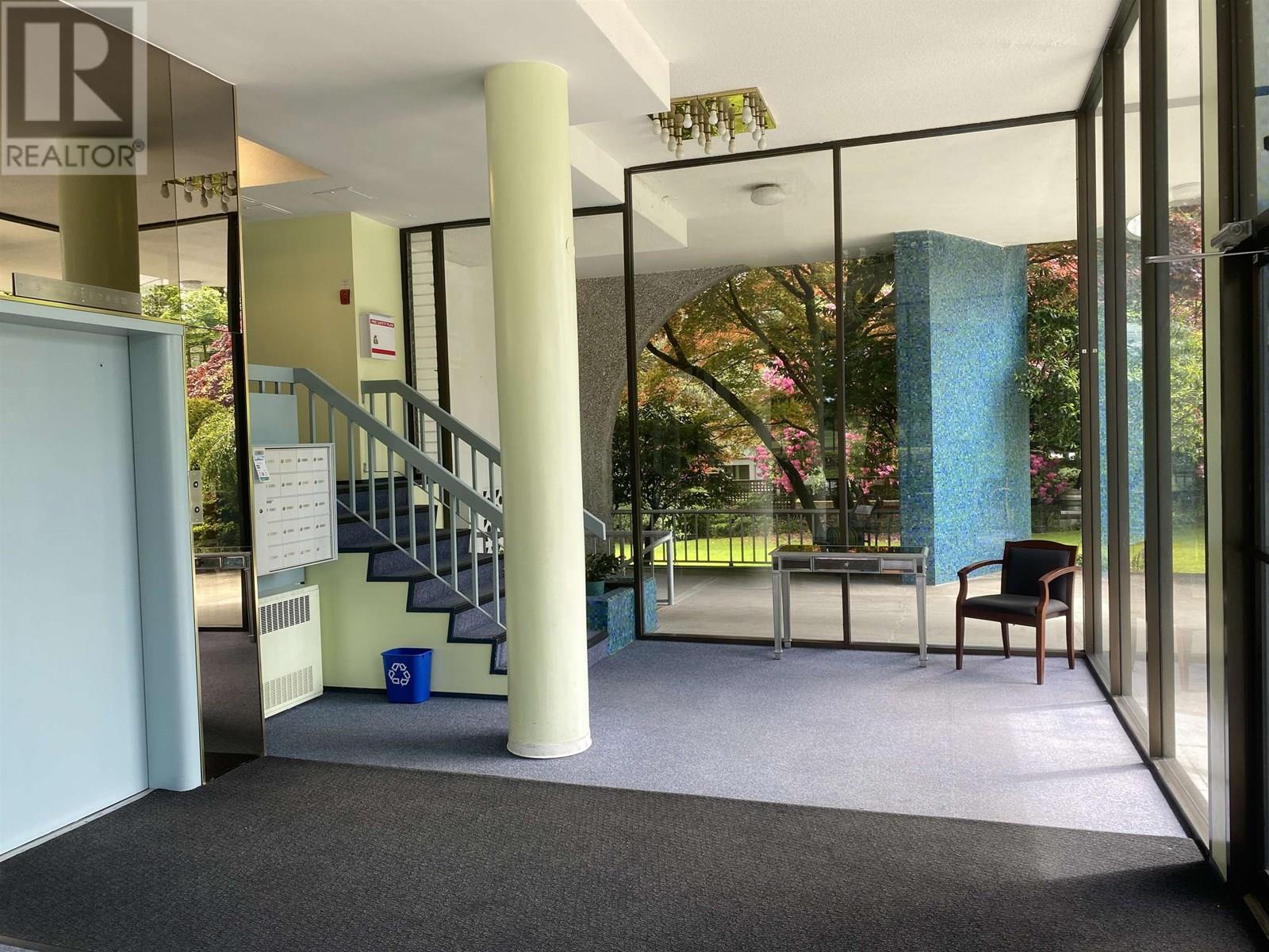 202 4691 10TH Avenue - photo 2