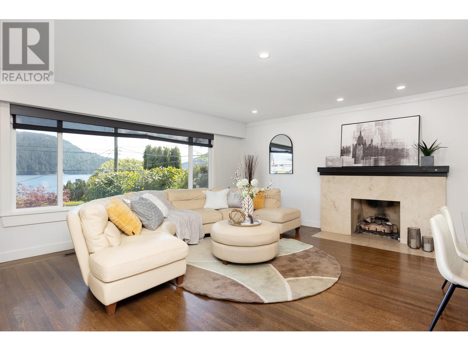 Photo 19 of 463 Beachview Drive, North Vancouver BC