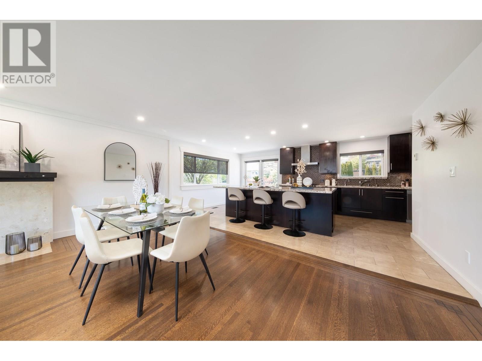 Photo 1 of 463 Beachview Drive, North Vancouver BC