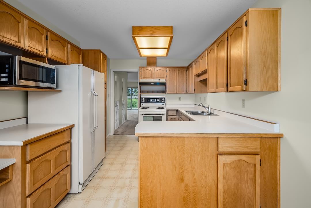 Photo 10 of 15 33922 King Road, Abbotsford BC