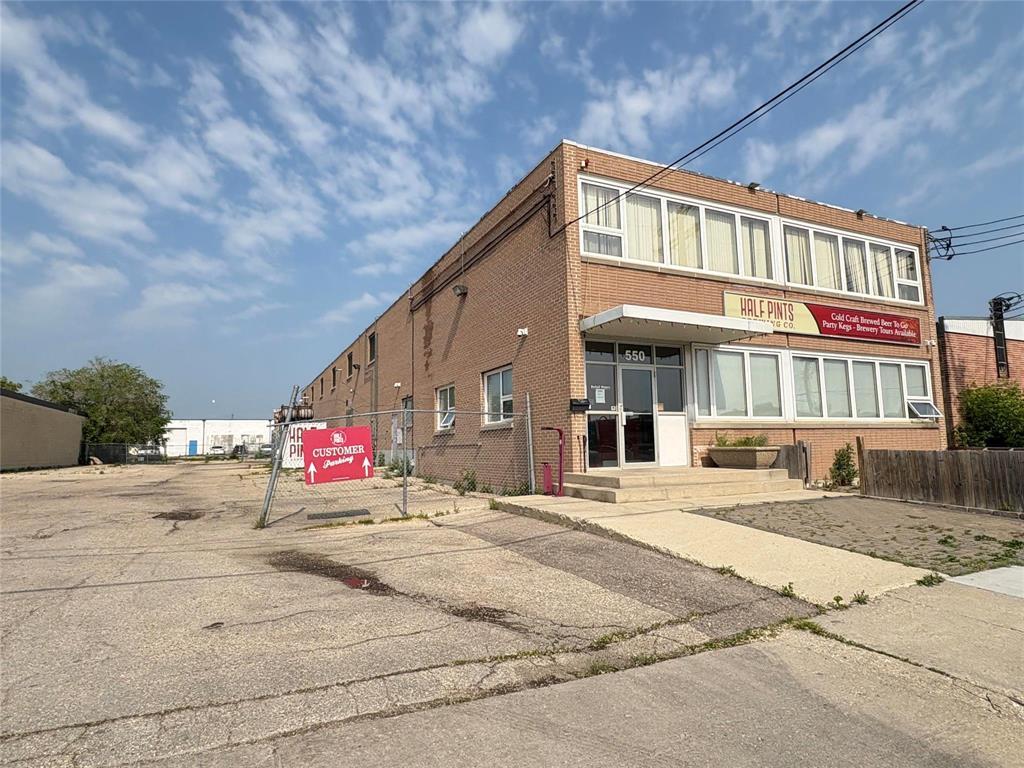 Photo 2 of 550 Roseberry Street, Winnipeg MB