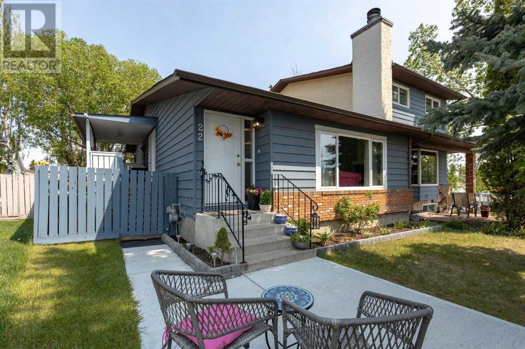 22 Woodmont Way SW, Calgary, Alberta