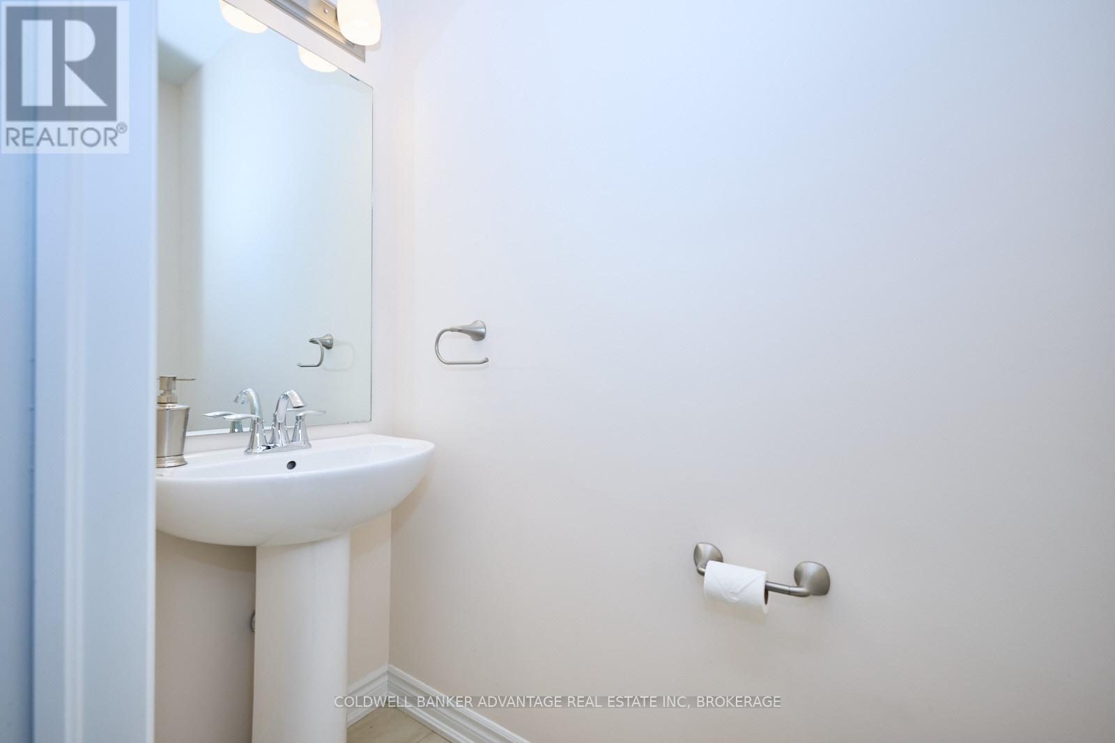 Photo 10 of 45 Mclaughlin Street, Welland ON