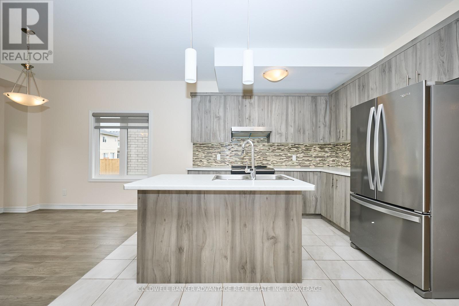 Photo 12 of 45 Mclaughlin Street, Welland ON