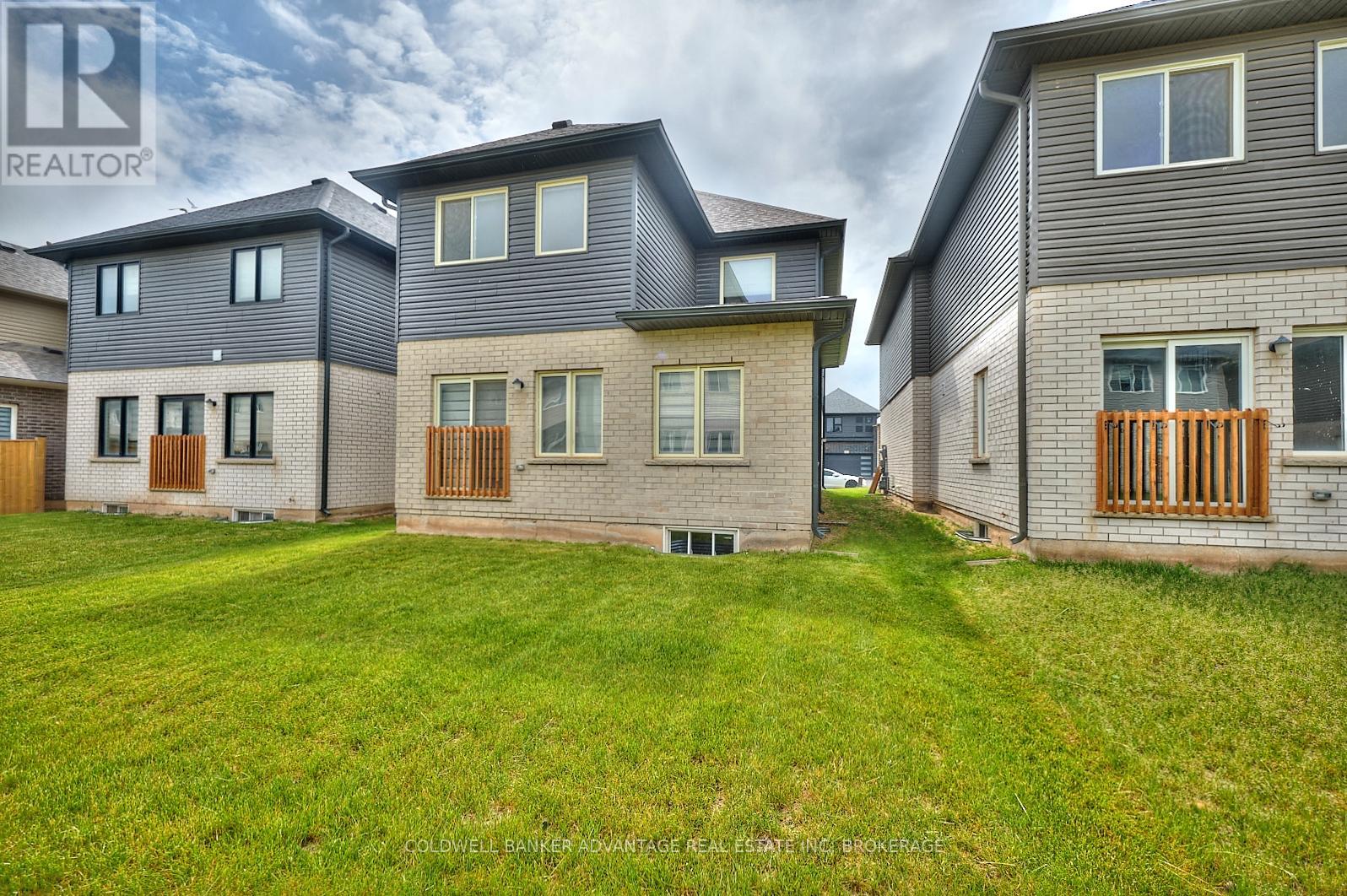 Photo 40 of 45 Mclaughlin Street, Welland ON