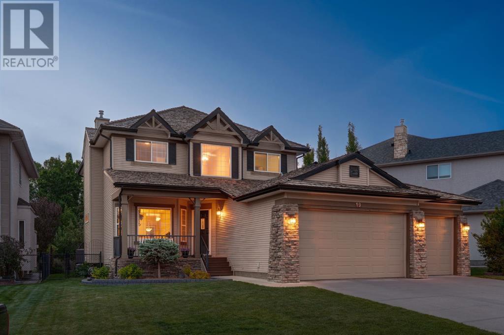 19 Discovery Ridge Court SW, Calgary, Alberta