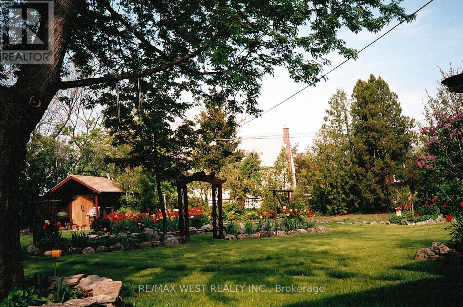 Photo 8 of 204 David Avenue, Hamilton ON
