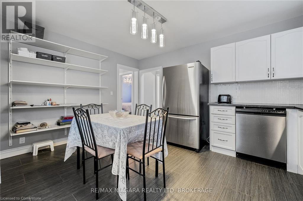 Photo 4 of 67 West Street N, Thorold ON