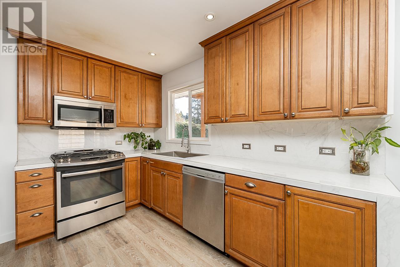 1126 KINGS AVENUE, West Vancouver