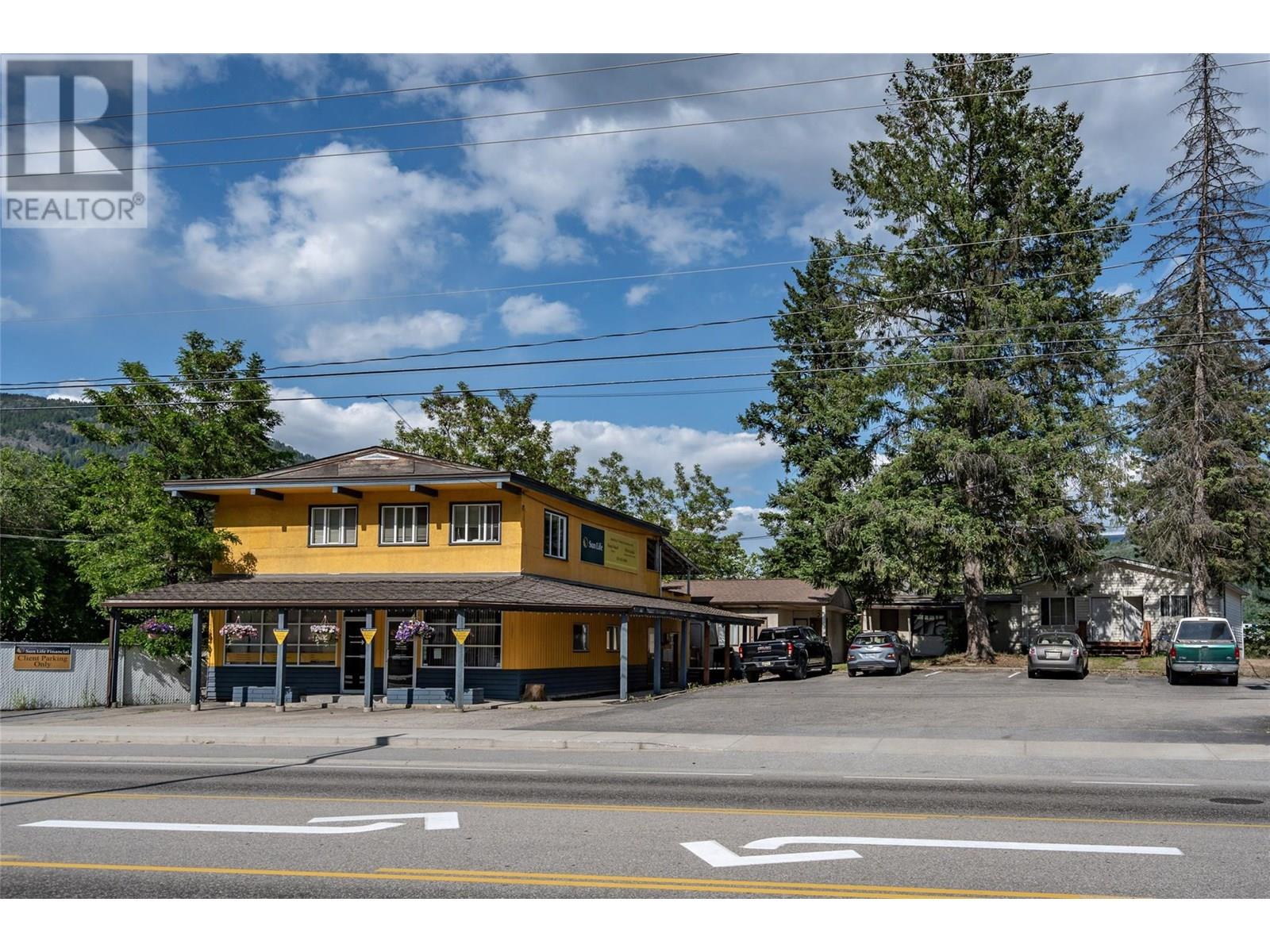  1451 Columbia Avenue, Castlegar