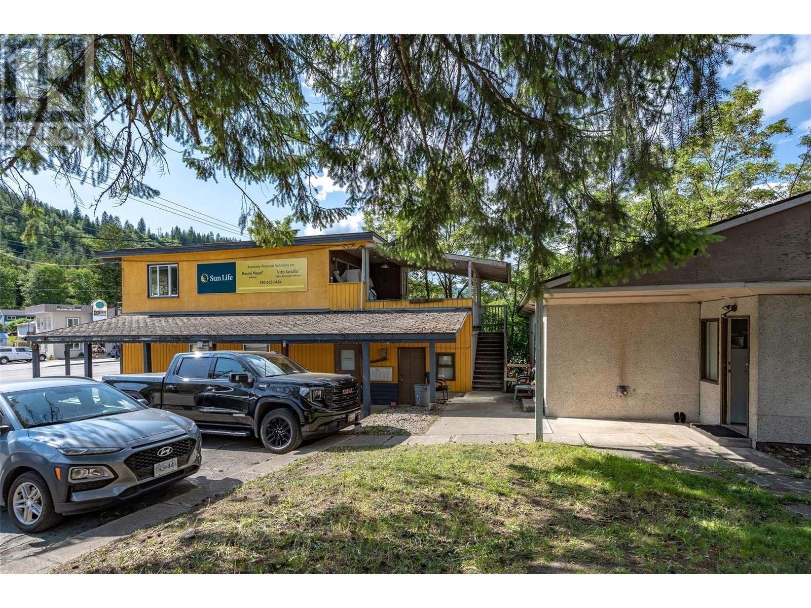  1451 Columbia Avenue, Castlegar