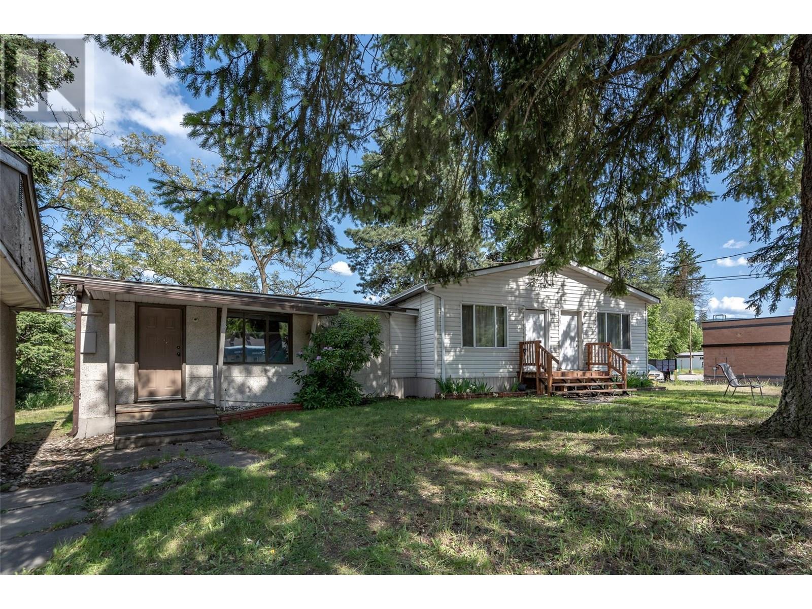  1451 Columbia Avenue, Castlegar