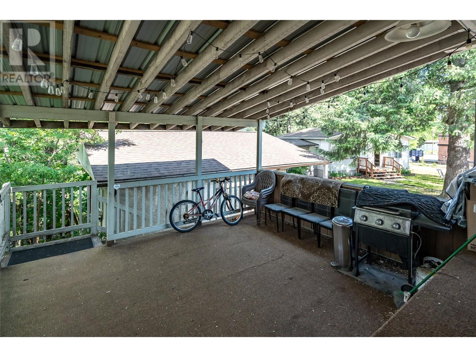  1451 Columbia Avenue, Castlegar
