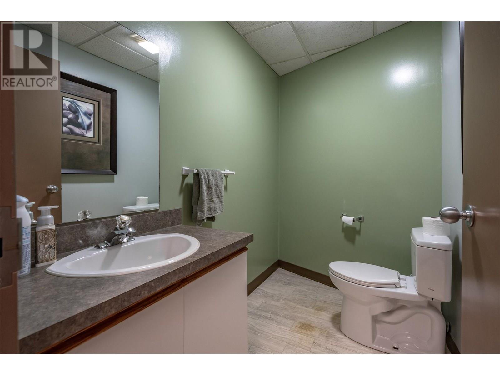  1451 Columbia Avenue, Castlegar