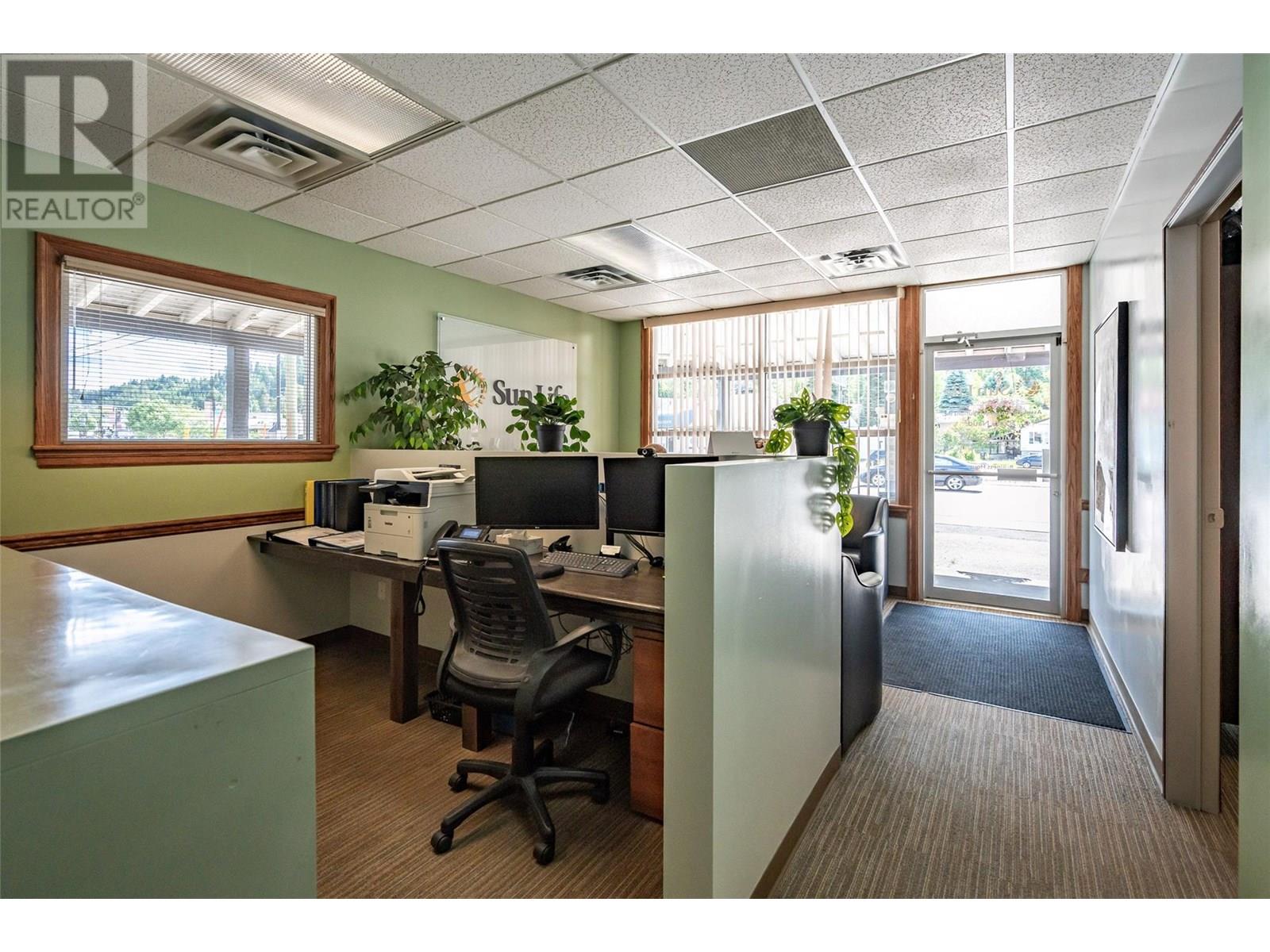  1451 Columbia Avenue, Castlegar
